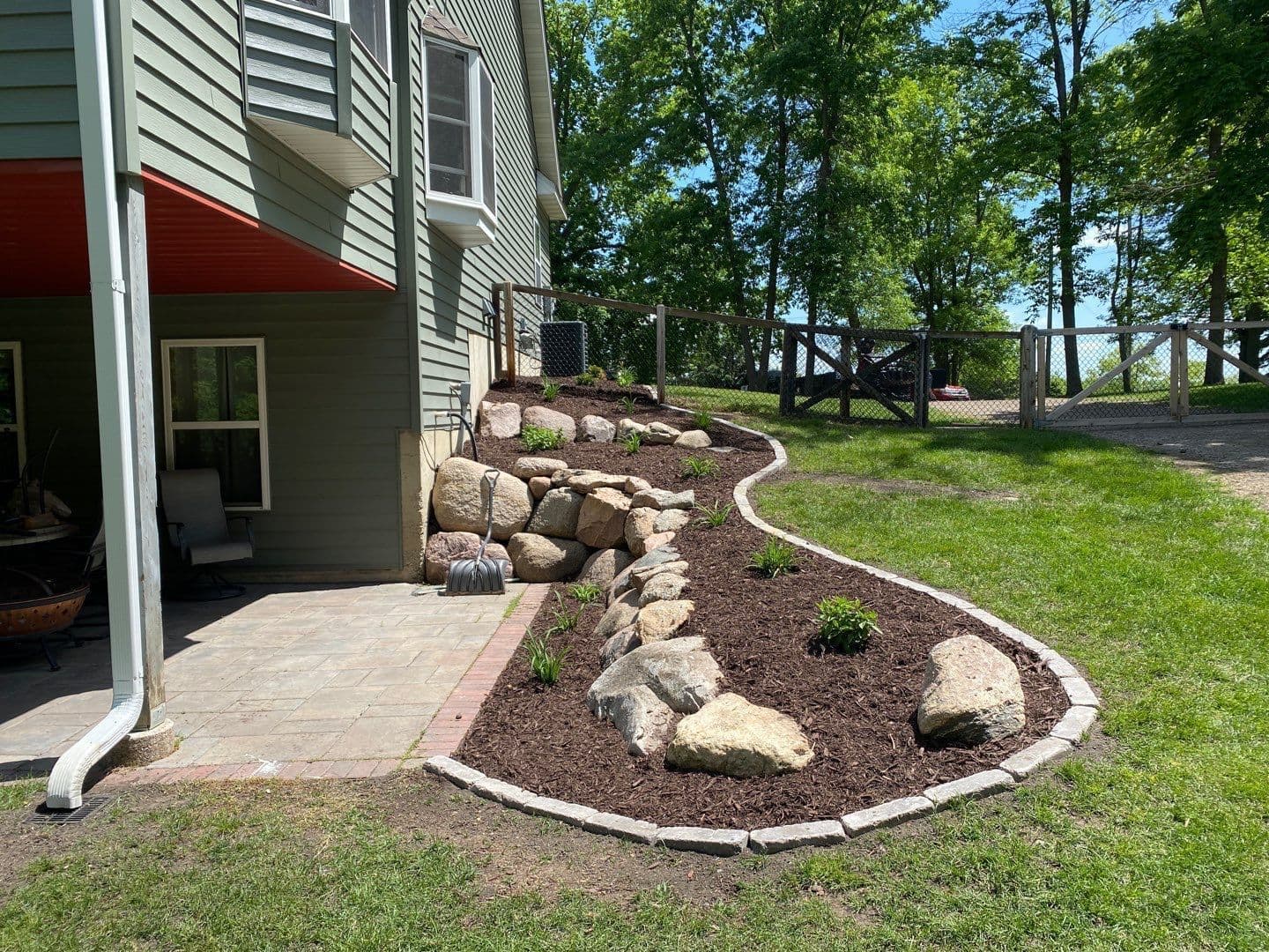 Blog post The Best Landscaping Practices for Minnesota’s Climate: Essential Tips for Sustainable Yards image